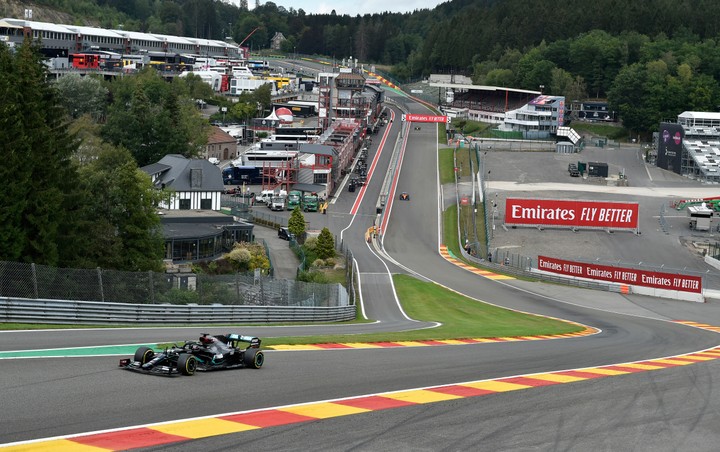 VC Belgicka: Dominantný Hamilton na pole position. Ďalšia pohroma pre Ferrari